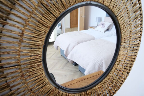 5 bedrooms, iron/ironing board, free WiFi, bed sheets