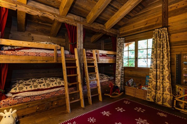 5 chambres, fer et planche à repasser, Wi-Fi, draps fournis