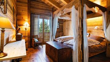 5 bedrooms, iron/ironing board, WiFi, bed sheets