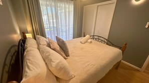 3 bedrooms, iron/ironing board, travel cot, free WiFi