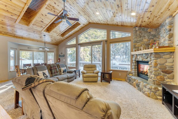 Smart TV, fireplace, offices