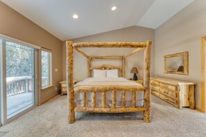 4 bedrooms, desk, travel cot, free WiFi