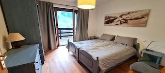 Apartment with balcony and mountain views