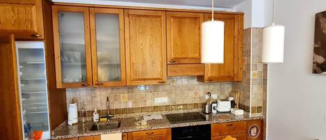 Réfrigérateur, four, plaque de cuisson, lave-vaisselle