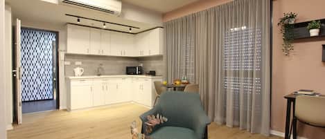 Apartment, Balcony | Private kitchen