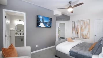 2 bedrooms, desk, iron/ironing board, WiFi
