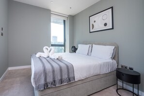 2 bedrooms, desk, iron/ironing board, WiFi