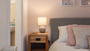 3 bedrooms, WiFi, bed sheets - The Old Farm Shop -  Sleeps 6 Guests (Scarborough)