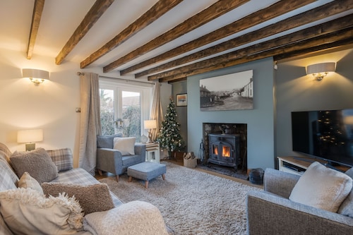 The Old Farm Shop -  Sleeps 6 Guests