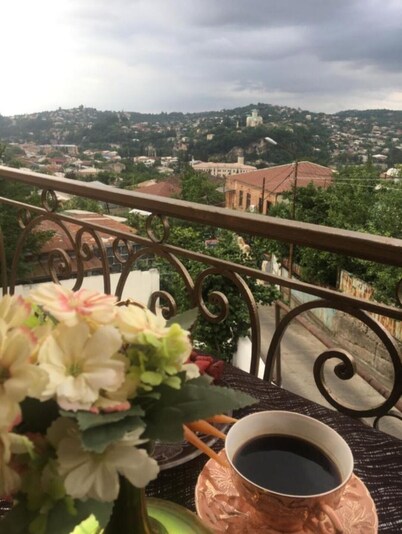 Spacious 4-bedroom house in charming Kutaisi with WiFi, AC
