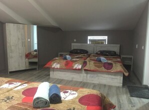 4 slaapkamers, een strijkplank/strijkijzer, wifi