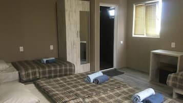 4 bedrooms, iron/ironing board, WiFi