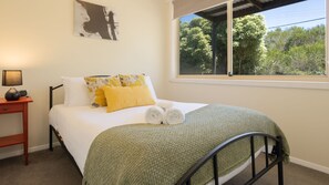 2 bedrooms, iron/ironing board, free WiFi, bed sheets