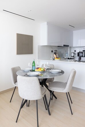 1 bedroom, soundproofing, iron/ironing board, free WiFi - Bright 1BR in Binghatti Corner (Dubai)