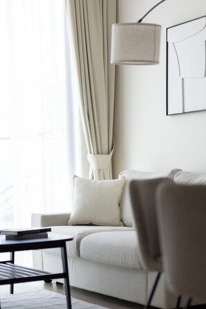 1 bedroom, soundproofing, iron/ironing board, free WiFi - Bright 1BR in Binghatti Corner (Dubai)