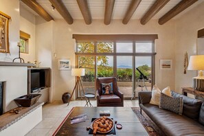 Smart TV y chimenea