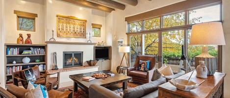 Smart TV, fireplace