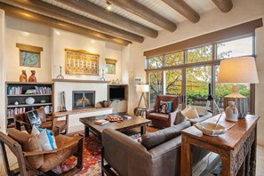 Smart TV y chimenea