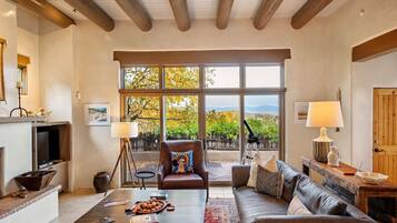 Smart-tv och eldstad