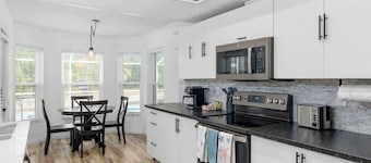 🏡 Spring Hill Golf & Pool Retreat – 4 Bedrooms