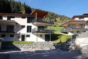 Exterior - Luxury apartment with stunning mountain view (Ebene Reichenau)