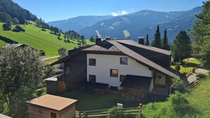 A house with a sloped roof, white exterior walls, and a small front porch. - modern apartment with panoramic views (Bad Kleinkirchheim)