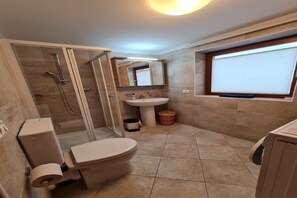 Shower, hair dryer - Cozy apartment near Murkarspitze (Bad Kleinkirchheim)