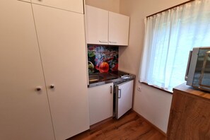 Fridge, microwave, stovetop, cookware/dishes/utensils