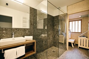 Apartment | Bathroom | Hair dryer - Superior Lodge With Finnish Sauna (Hermagor-Pressegger See)