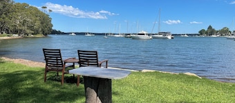 Lake House Escape in Beautiful Brightwaters