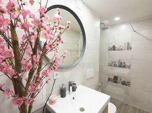 Bathroom - Downtown Koper Spacious Apartment With Balcony (Koper)