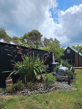 Property grounds. Retreat into nature, in rural Ngaruawahia.
Relax in the outdoor bath.