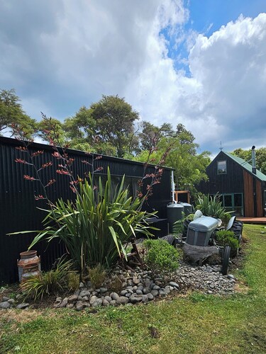 Retreat into nature, in rural Ngaruawahia.
Relax in the outdoor bath.