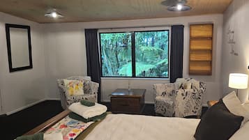 2 habitaciones, tabla de planchar con plancha, wifi y ropa de cama