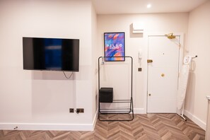 Apartment | Exterior - Spacious Modern Studio in Central London (London)