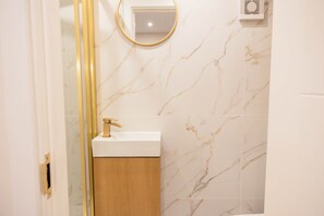 Apartment | Exterior - Modern Studio in Central London (London)