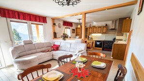 하우스 (Two Bedroom Holiday Home) | 다이닝룸