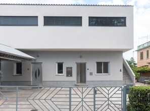 스튜디오 (Studio Apartment with Terrace) | 외관