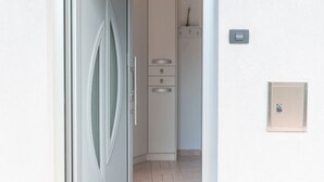 Studio (Studio Apartment with Terrace) | Property entrance - Sleek and Stylish Apartment With Terrace (Izola)