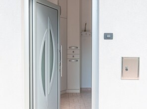 스튜디오 (Studio Apartment with Terrace) | 숙박 시설 입구