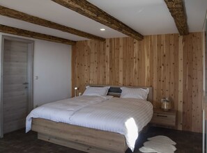 Estudio (Studio Apartment with Terrace)