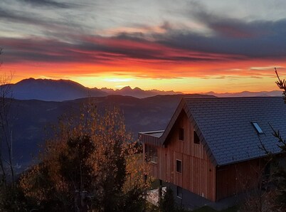 Mountain Vibrant and Timeless Apartment With Sauna
