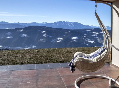 Mountain Vibrant and Timeless Apartment With Sauna