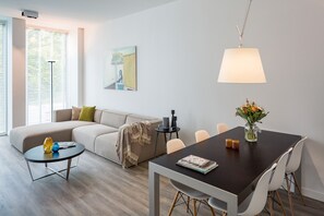 Apartment, 2 Bedrooms, Non Smoking, Kitchen | Living area - Hoge Duin Serviced Apartments (The Hague)