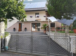 Huoneisto (Three Bedroom Apartment with Terrace) | Ulkopuoli