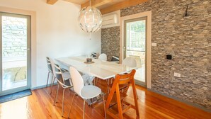 Huis (Four Bedroom Holiday Home with Terrac) | Dineerruimte
