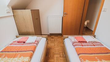 Departamento (Two Bedroom Apartment) | 3 habitaciones y cunas