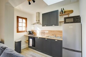 Fridge, microwave, oven, stovetop - Le Cheverny Between the banks of the Loire and (Tours)