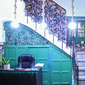 المنشأة من الداخل