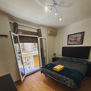 Economy Double Room, 1 Double Bed - Barbieri Granada Pensión (Granada)